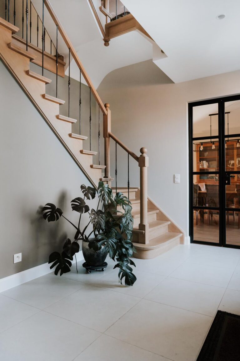 Landelijke trap,bekleding op een betontrap,bekleding op betonconstructie,houten trap,trapbekleding,tijdloos,eigentijds,interieur,trappenmaker,trappenmakerij wim van loon,engelse trap