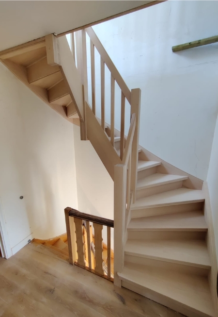 Houten trap, model: modest, budgetvriendelijke trap