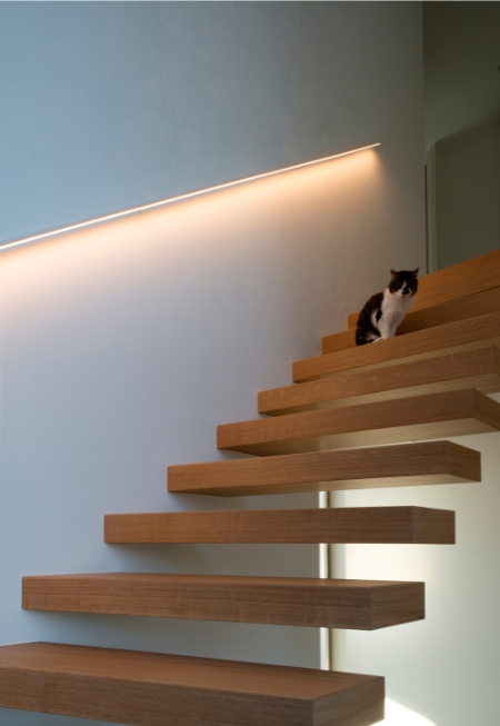 Houten trap, model zwevende trap,maatwerk