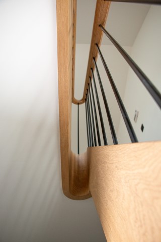 houten trap met gietijzeren trappaal,serenity plus,landelijke trap