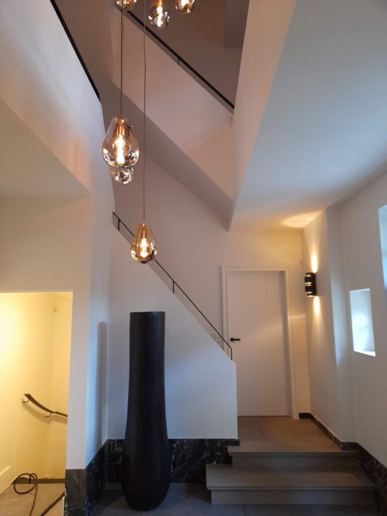 traprenovatie,renovatie leuning,vervangen,houten trap, na de renovatie, nieuwe situatie