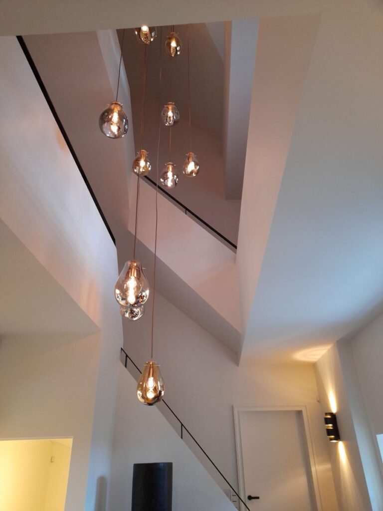 traprenovatie,renovatie leuning,vervangen,houten trap, na de renovatie, nieuwe situatie
