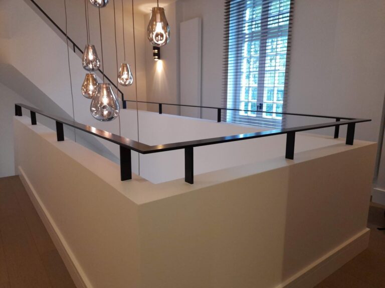 traprenovatie,renovatie leuning,vervangen,houten trap, na de renovatie, nieuwe situatie