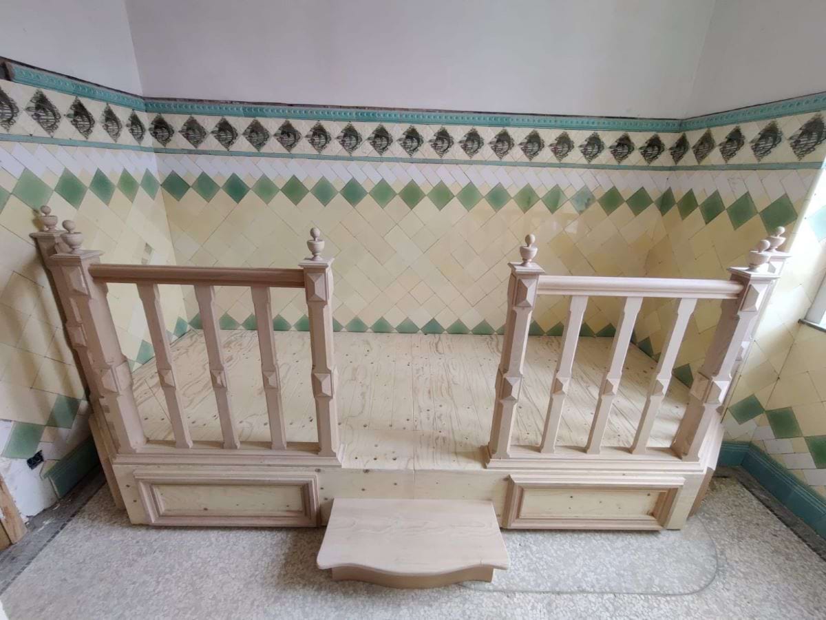 bordes namaken in ons atelier,reconstructie van bestaand bordes,monument in Spa,plaatsing
