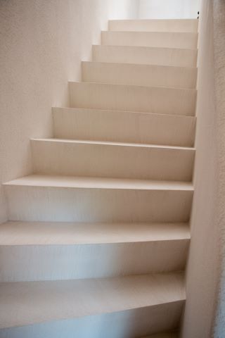 trappenmaker in Kapellen,trap met witte wand,Zdeněk Štybar,micro topping,betontrap