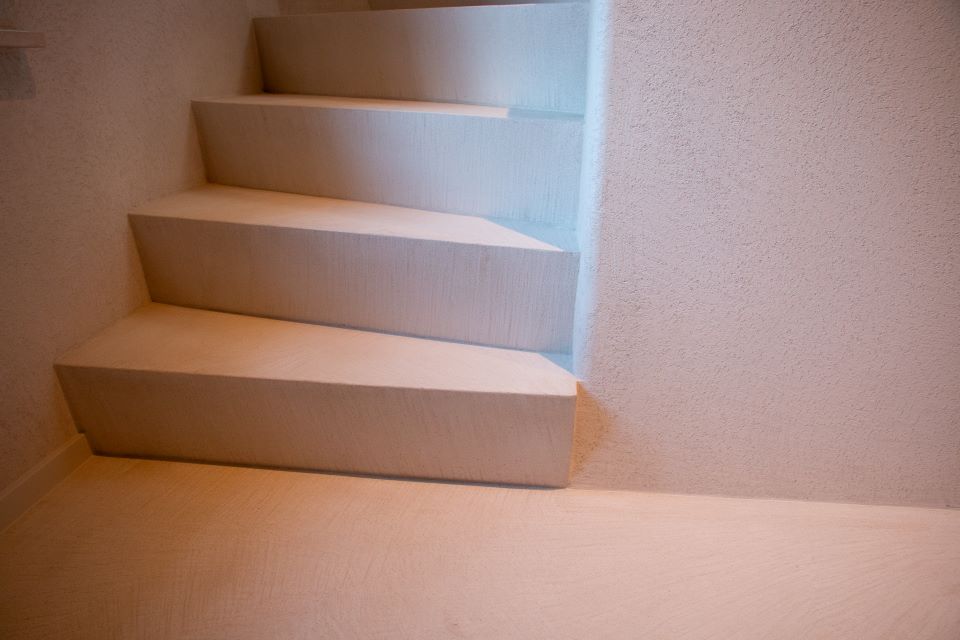 trappenmaker in Kapellen,trap met witte wand,Zdeněk Štybar,micro topping,betontrap