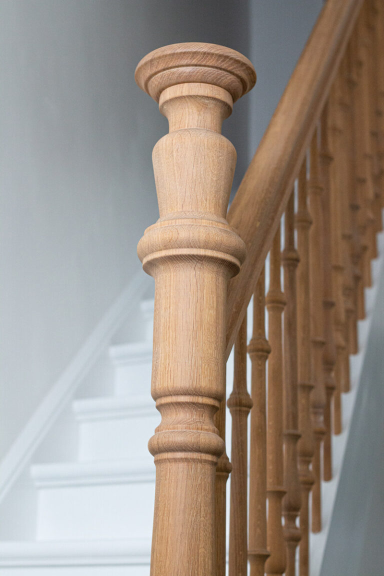 Klassieke trap in herenhuis stijl in woning te Antwerpen
