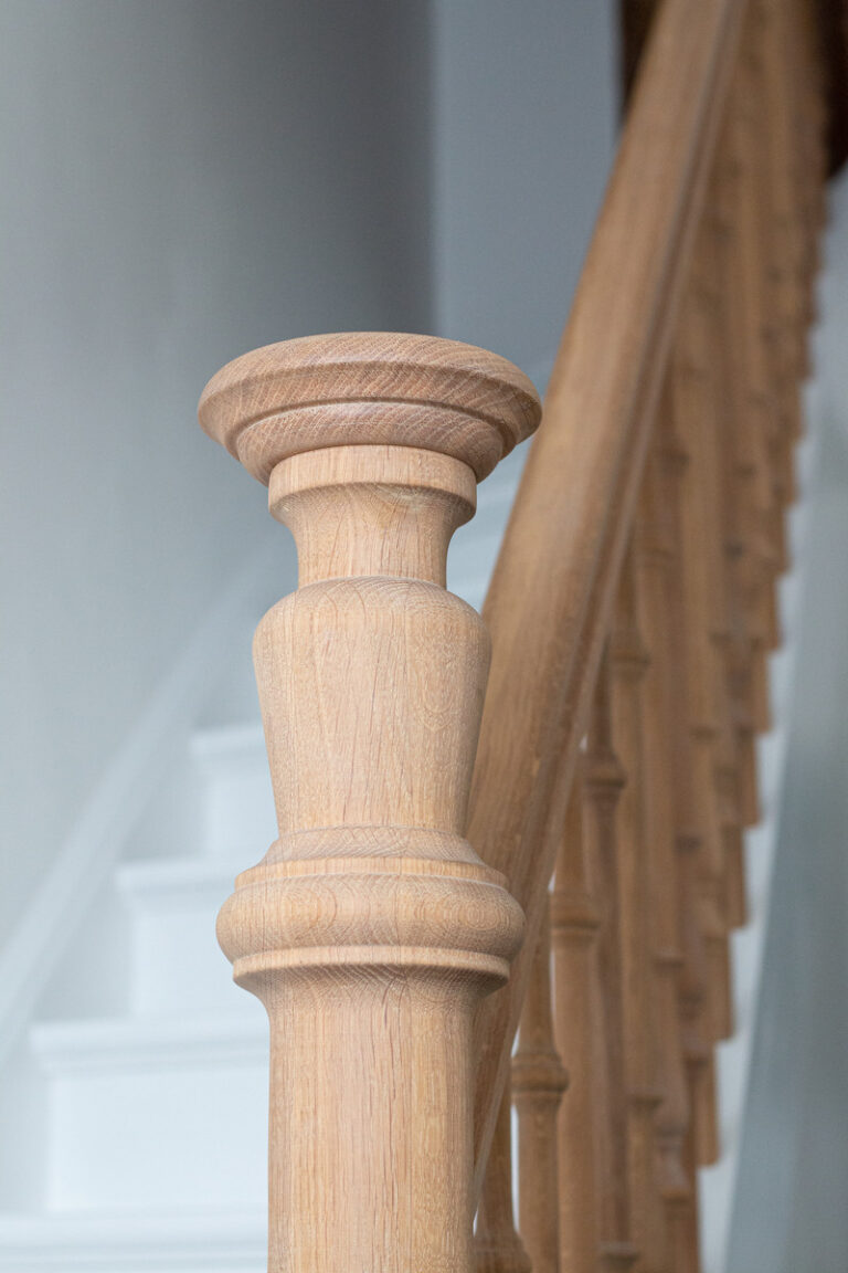 Klassieke trap in herenhuis stijl in woning te Antwerpen