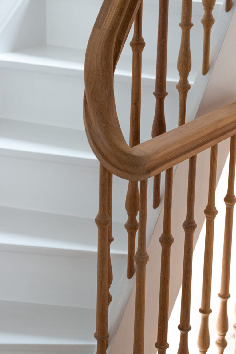 Klassieke trap in herenhuis stijl in woning te Antwerpen