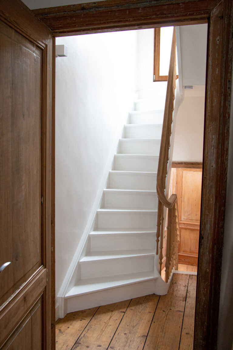 Klassieke trap in herenhuis stijl in woning te Antwerpen