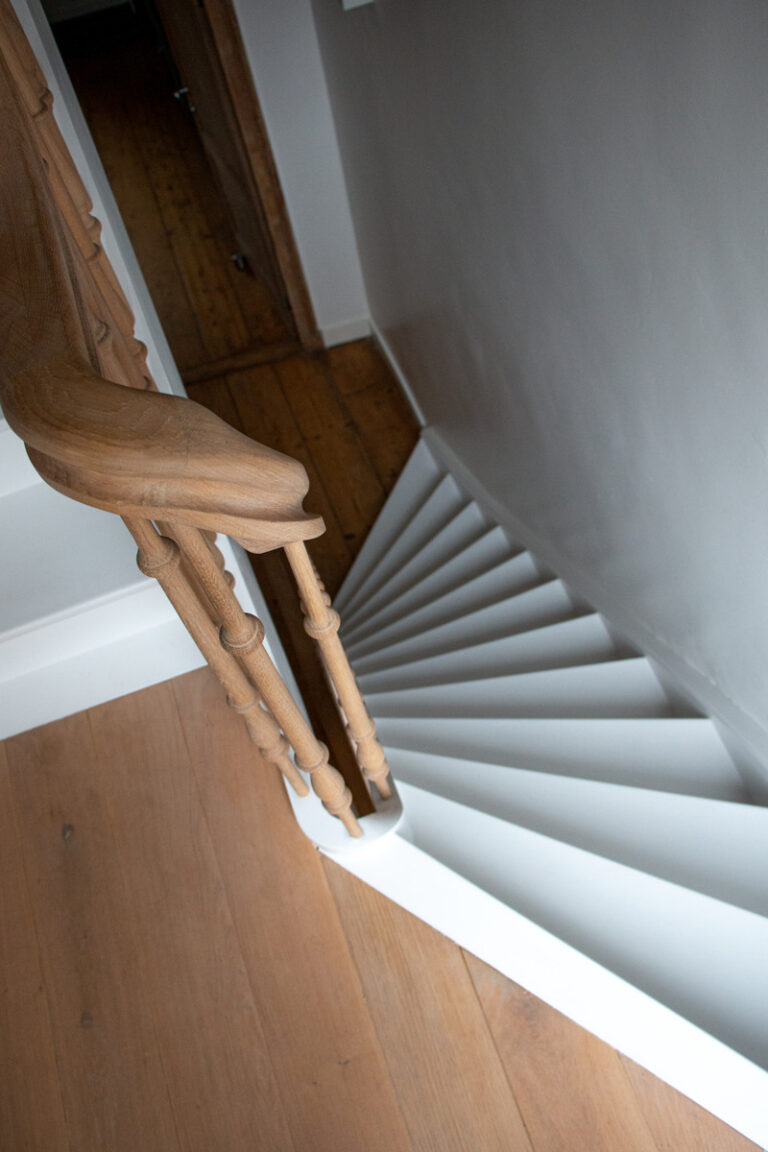 Klassieke trap in herenhuis stijl in woning te Antwerpen