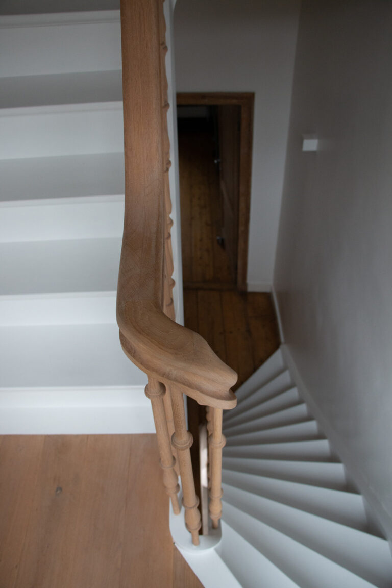 Klassieke trap in herenhuis stijl in woning te Antwerpen