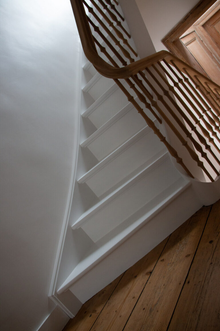 Klassieke trap in herenhuis stijl in woning te Antwerpen