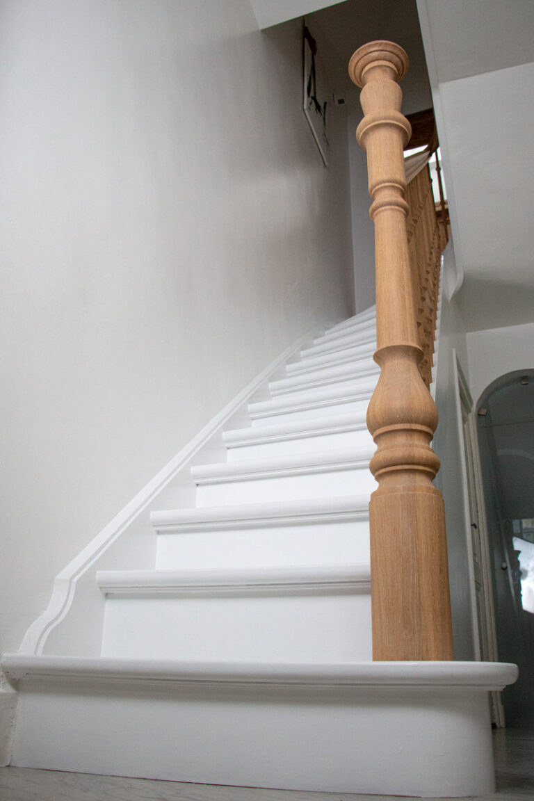 Klassieke trap in herenhuis stijl in woning te Antwerpen