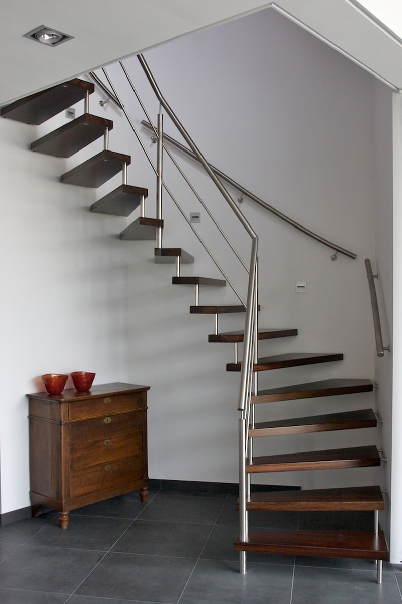 designtrap,open trap,houten trap,inox balustrade,modern,eigentijds,tijdloos,trappenmaker,Roosendaal,Nederland