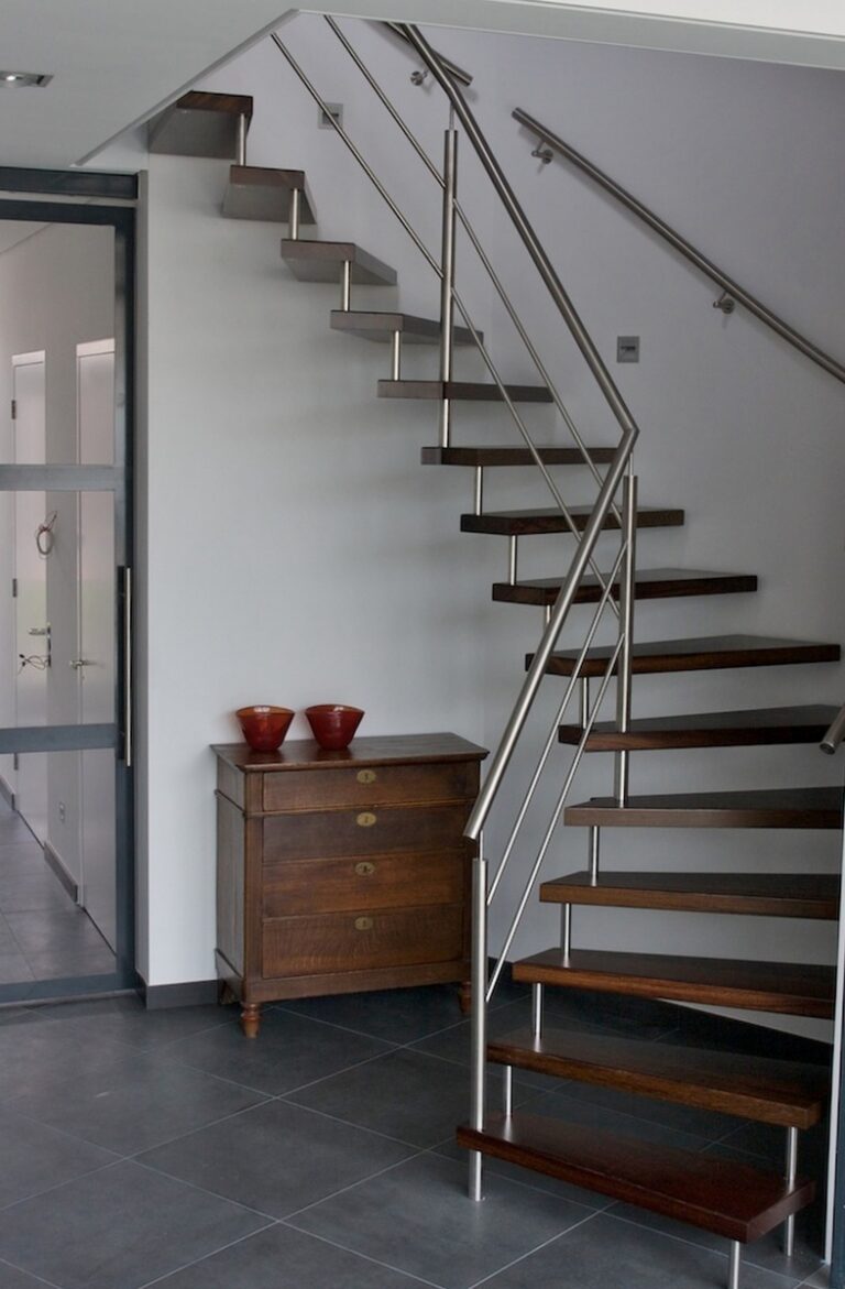 designtrap,open trap,houten trap,inox balustrade,modern,eigentijds,tijdloos,trappenmaker,Roosendaal,Nederland
