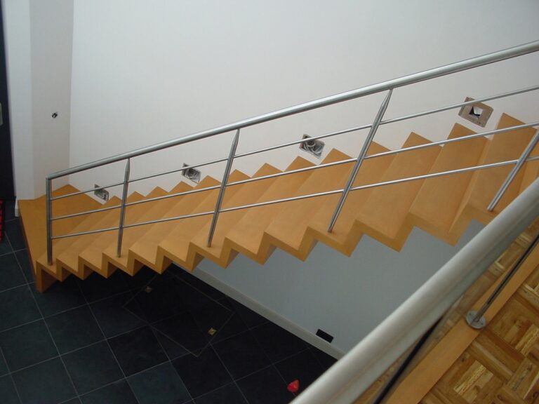 moderne trap,design,blokvorm,L-vorm,inox balustrade,inox leuning,hattem,nederland