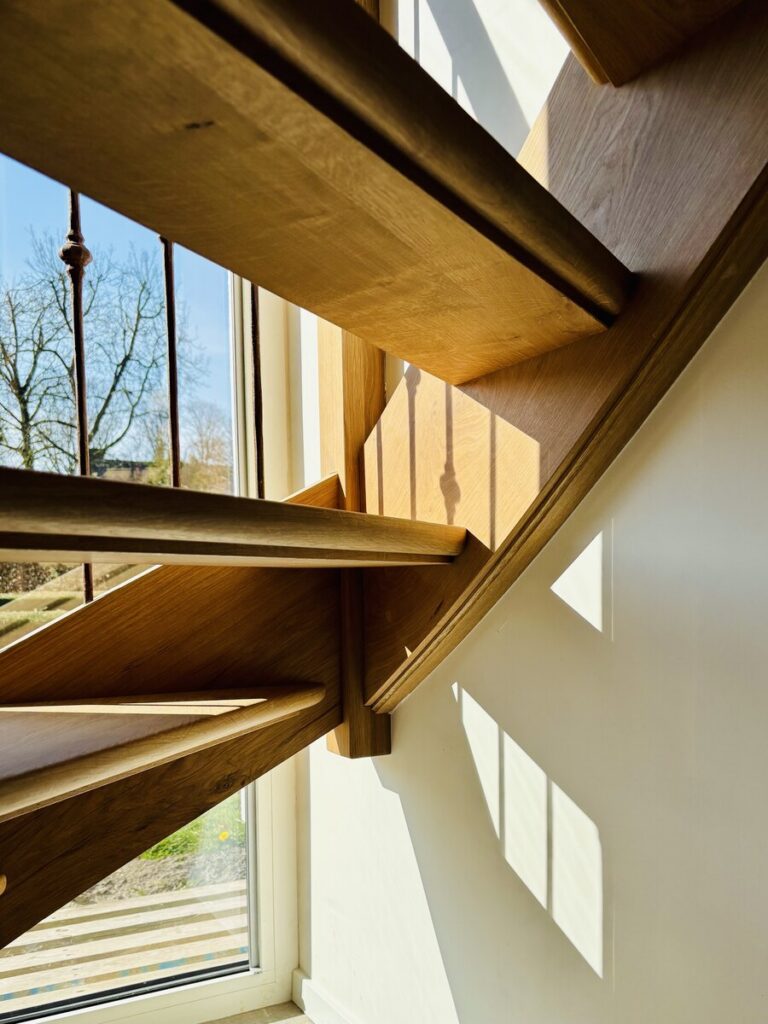 houten trap,op maat,smeedijzer,roestverkleuring,balusters,open trap,franse eik