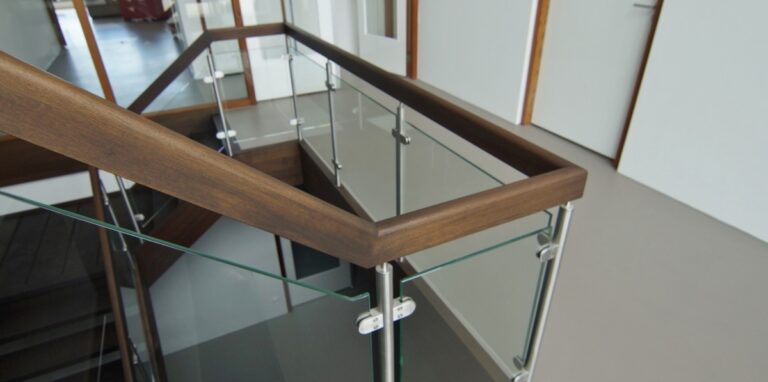 designtrap,houten trap,glazen wand,glazen balustrade,meerdere verdiepingen,zonnemaire,schouwen-duiveland,zeeland,nederland