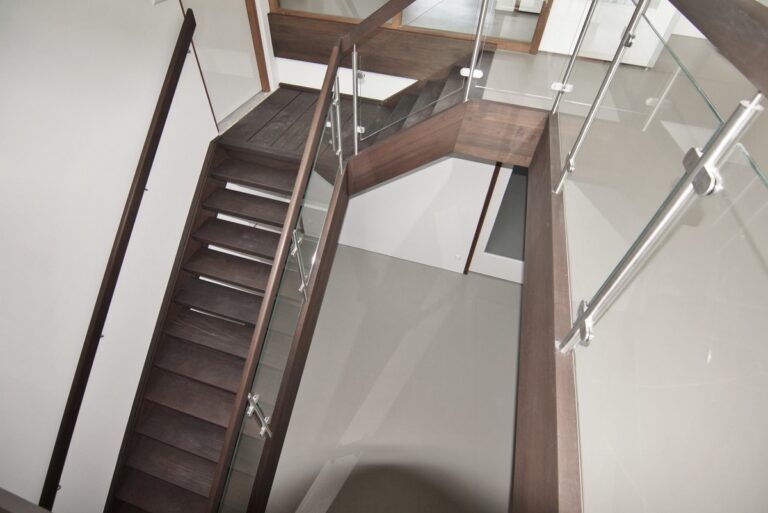 designtrap,houten trap,glazen wand,glazen balustrade,meerdere verdiepingen,zonnemaire,zeeland,schouwen-duiveland,zeeland,nederland