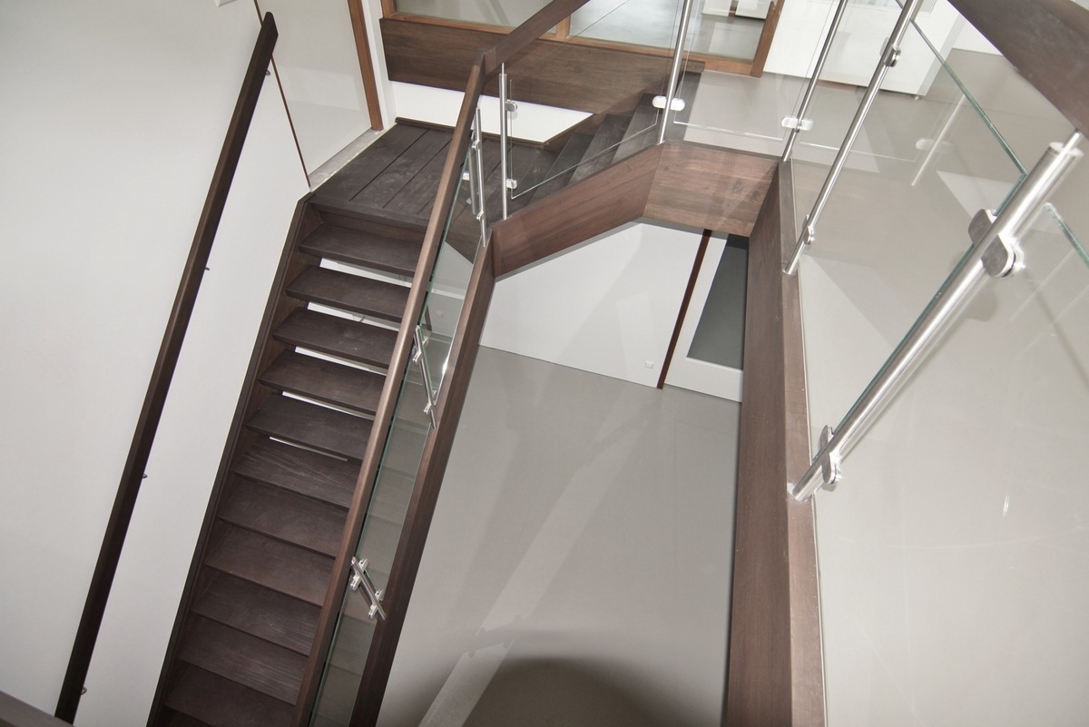 designtrap,houten trap,glazen wand,glazen balustrade,meerdere verdiepingen,zonnemaire,zeeland,schouwen-duiveland,zeeland,nederland