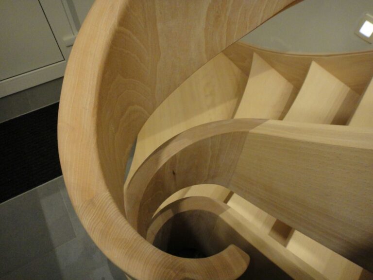 houten trap,trap op maat,trappaal,sculptuur,cilinder,marc van loon,trappenmaker, Essen