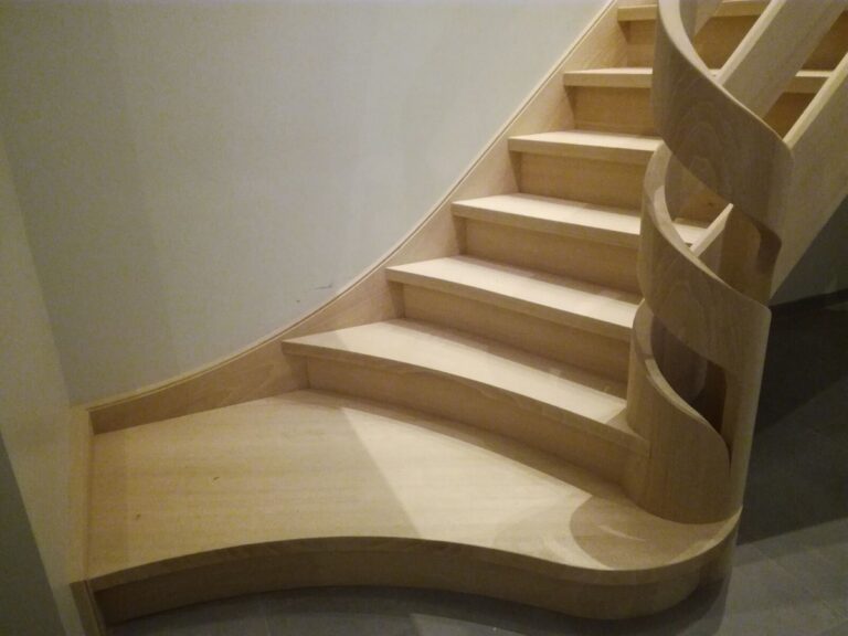 houten trap,trap op maat,trappaal,sculptuur,cilinder,marc van loon,trappenmaker, Essen
