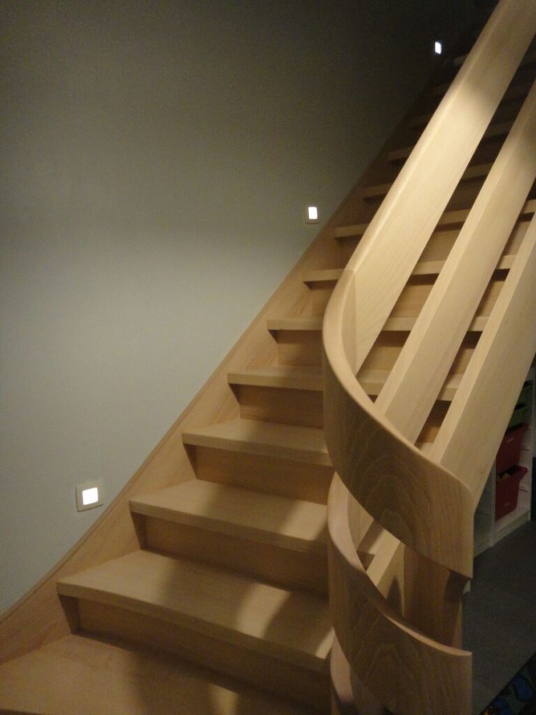 houten trap,trap op maat,trappaal,sculptuur,cilinder,marc van loon,trappenmaker, Essen