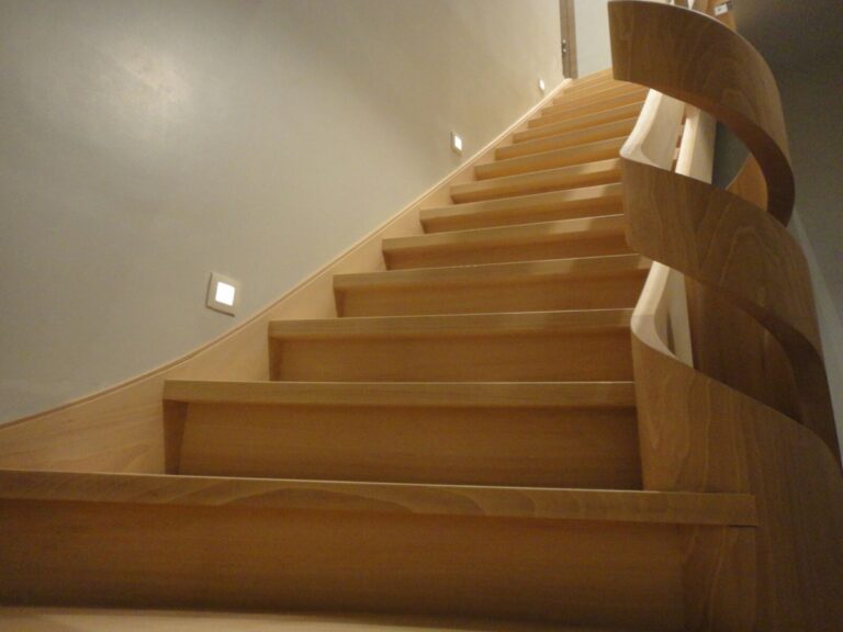 houten trap,trap op maat,trappaal,sculptuur,cilinder,marc van loon,trappenmaker, Essen