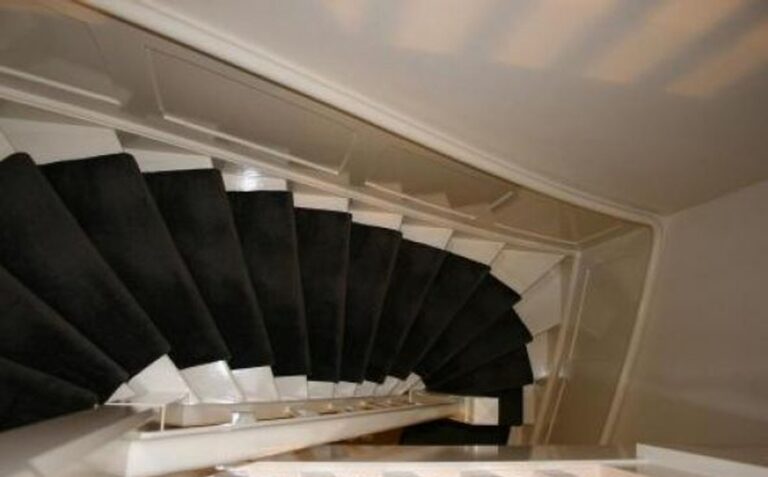 jaren 30 trap,houten trap,traploper,witte trap,Huizen,Nederland