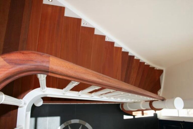 klassieke trap,afzelia hout,maatwerk,trap op maat,Houten,Nederland