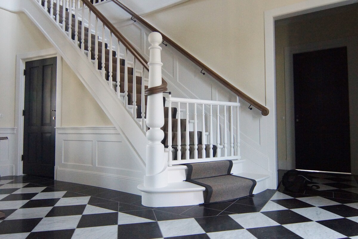 klassieke trap,houten trap,traploper,two-tone,royaal,majestueus,luxe,Goes, Nederland