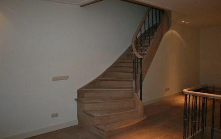 klassieke trap,houten trap,eiken trap,smeedwerk,engelse stijl,herenhuis,herenhuistrap,amsterdam,nederland