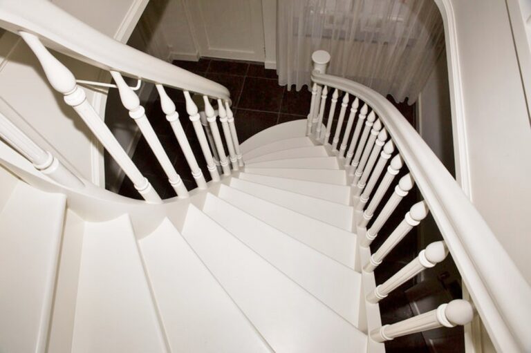 klassieke trap,witte trap,hardhouten trap,maatwerk trap,Oud Gastel,Nederland