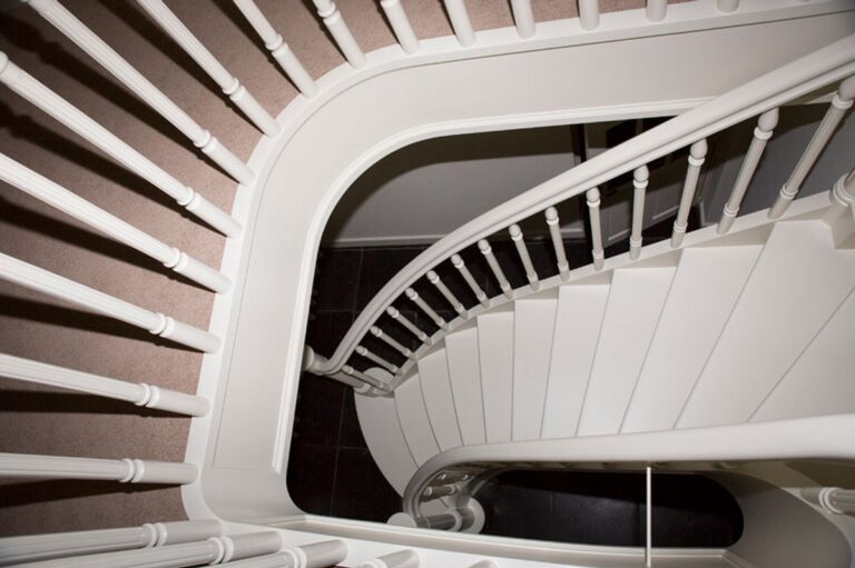 klassieke trap,witte trap,hardhouten trap,maatwerk trap,Oud Gastel,Nederland