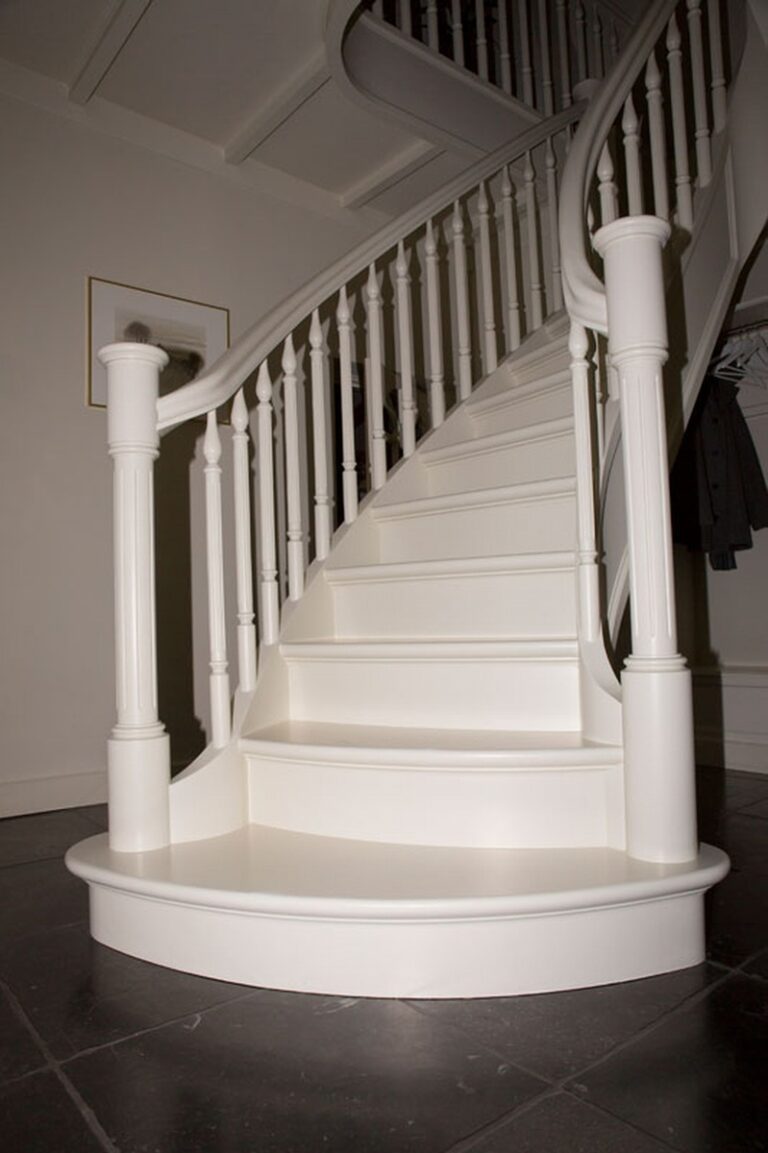 klassieke trap,witte trap,hardhouten trap,maatwerk trap,Oud Gastel,Nederland