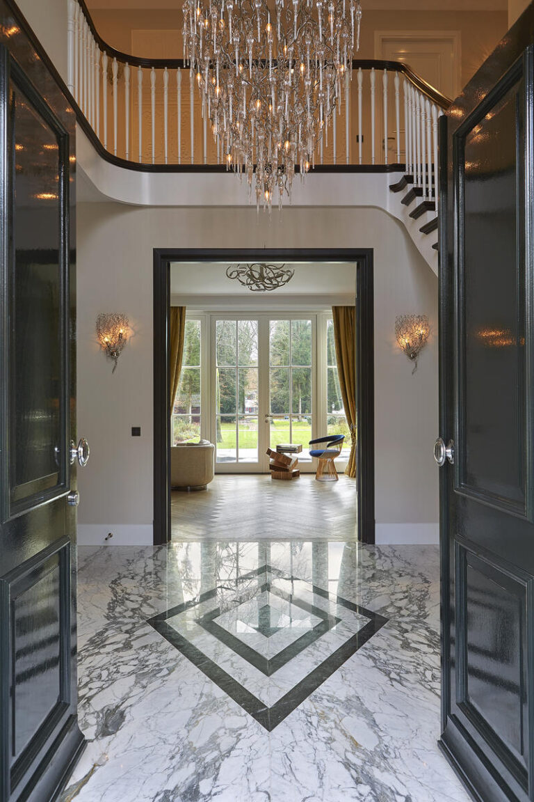 luxe trap,klassieke trap,houten trap,villa,Hilversum,Nederland