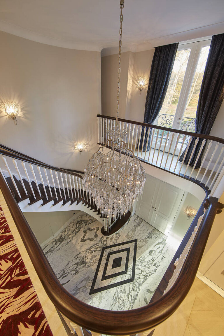luxe trap,klassieke trap,houten trap,villa,Hilversum,Nederland
