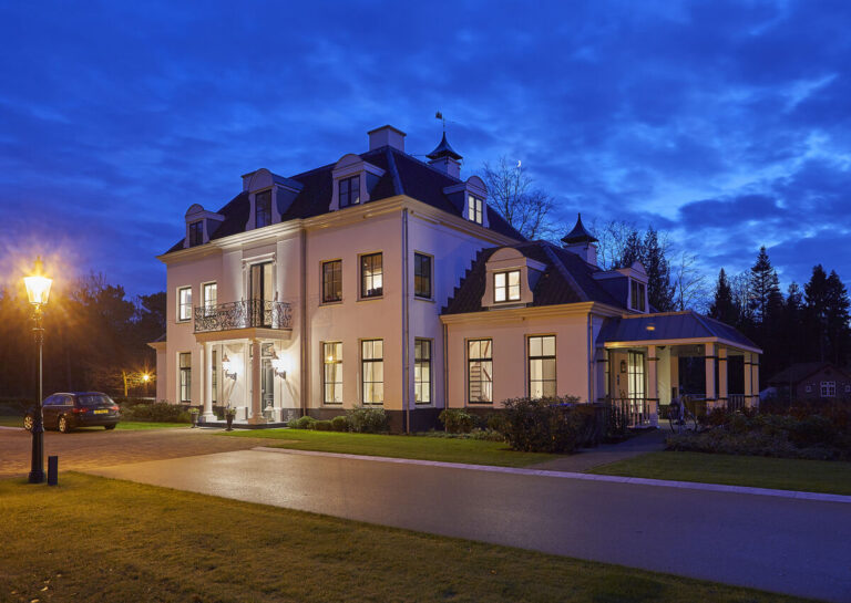 luxe trap,klassieke trap,houten trap,villa,Hilversum,Nederland