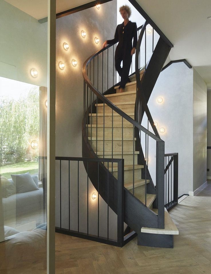 moderne trap,houten treden,zwart metalen trapwangen,metalen wangen,metalen leuning,amsterdam,oud-zuid,nederland