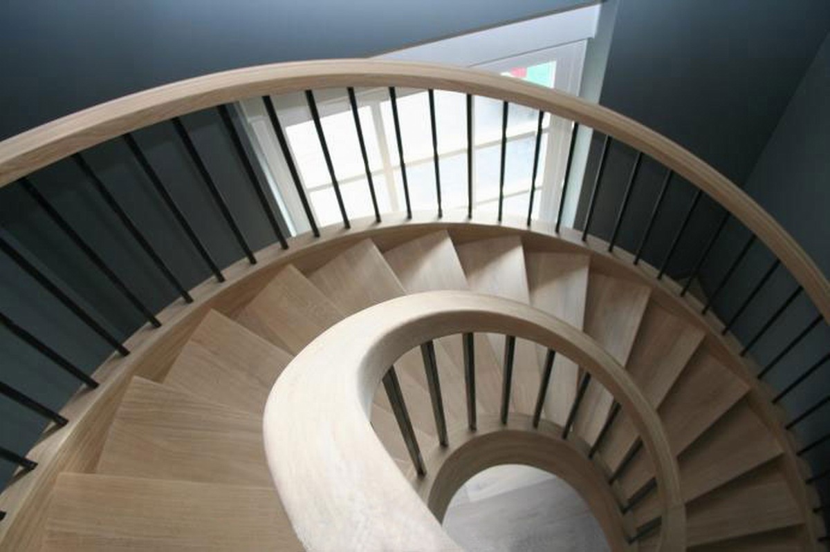 houten trap,smeedijzeren trapspijlen,moderne trap,wenteltrap,kunstzinnige trap,authentieke trap,maatwerk,trap op maat,Hendrik-Ido-Ambacht,Zuid-Holland,Nederland