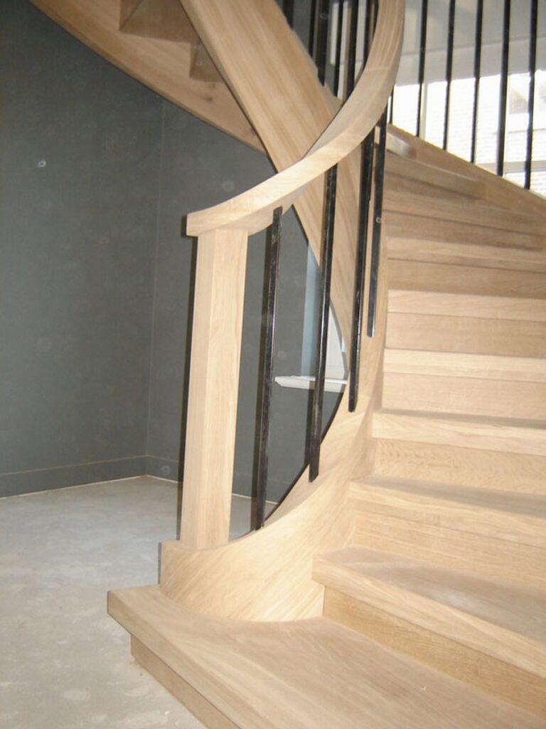 houten trap,smeedijzeren trapspijlen,moderne trap,wenteltrap,kunstzinnige trap,authentieke trap,maatwerk,trap op maat,Hendrik-Ido-Ambacht,Zuid-Holland,Nederland