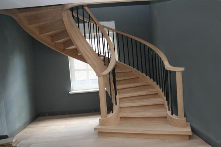 houten trap,smeedijzeren trapspijlen,moderne trap,wenteltrap,kunstzinnige trap,authentieke trap,maatwerk,trap op maat,Hendrik-Ido-Ambacht,Zuid-Holland,Nederland
