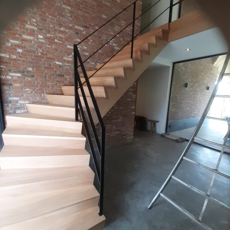 z-trap,houten trap,metalen leuning,zwart,gepoedercoat,trappenmaker,oud gastel,nederland