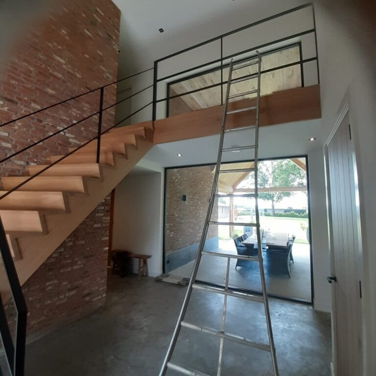 z-trap,houten trap,metalen leuning,zwart,gepoedercoat,trappenmaker,oud gastel,nederland