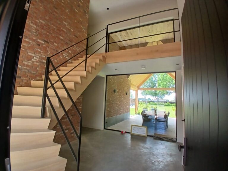 z-trap,houten trap,metalen leuning,zwart,gepoedercoat,trappenmaker,oud gastel,nederland