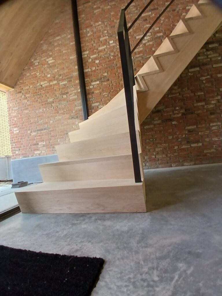 z-trap,houten trap,metalen leuning,zwart,gepoedercoat,trappenmaker,oud gastel,nederland
