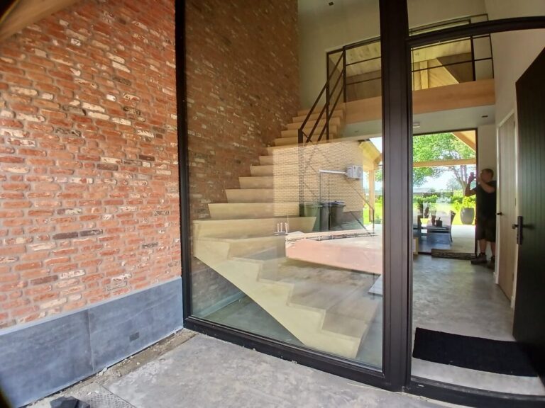 z-trap,houten trap,metalen leuning,zwart,gepoedercoat,trappenmaker,oud gastel,nederland