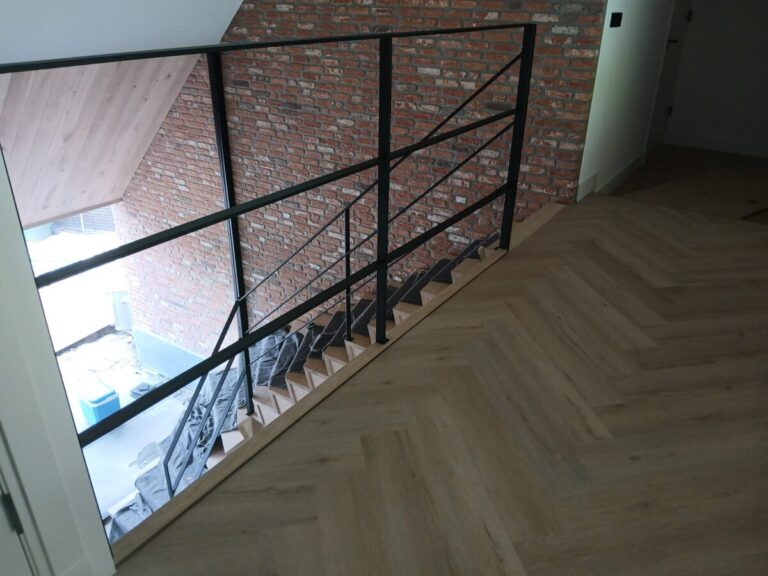 z-trap,houten trap,metalen leuning,zwart,gepoedercoat,trappenmaker,oud gastel,nederland