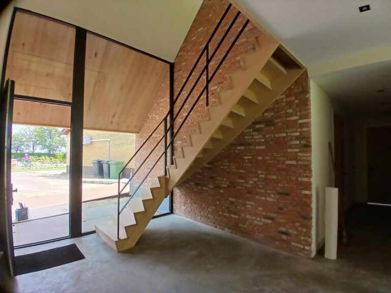 z-trap,houten trap,metalen leuning,zwart,gepoedercoat,trappenmaker,oud gastel,nederland